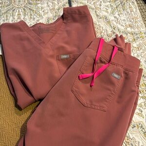 Medium too & medium jogger bottom.